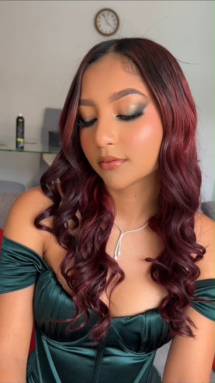 Maquillaje para evento con vestido esmeralda